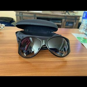 Brand new luxury brand Oliver Peoples sunglasses. Very rare.